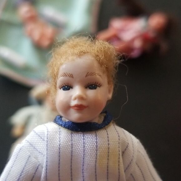 Assorted Vintage Baby Dolls Dollhouse Dolls mix lot Vintage - Picture 14 of 17